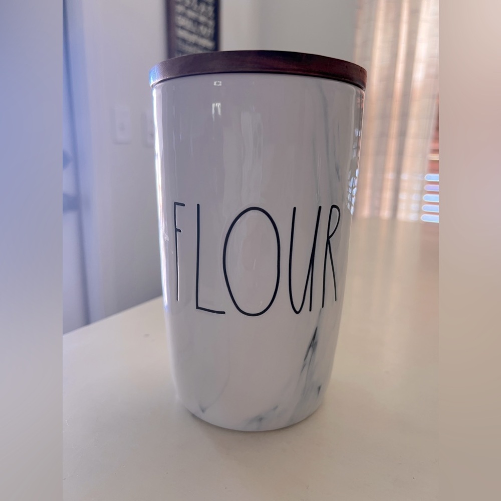 Rae Dunn Marbled Flour Cannister w/ Wooden Lid.